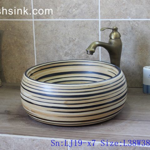 LJ19-x7     Fashionable stripe figure ceramic toilet basin